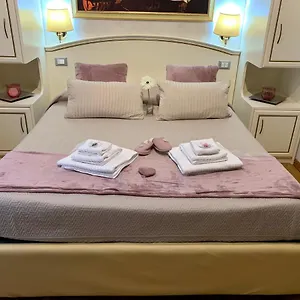 Domus Via Veneto Bed & Breakfast Rome